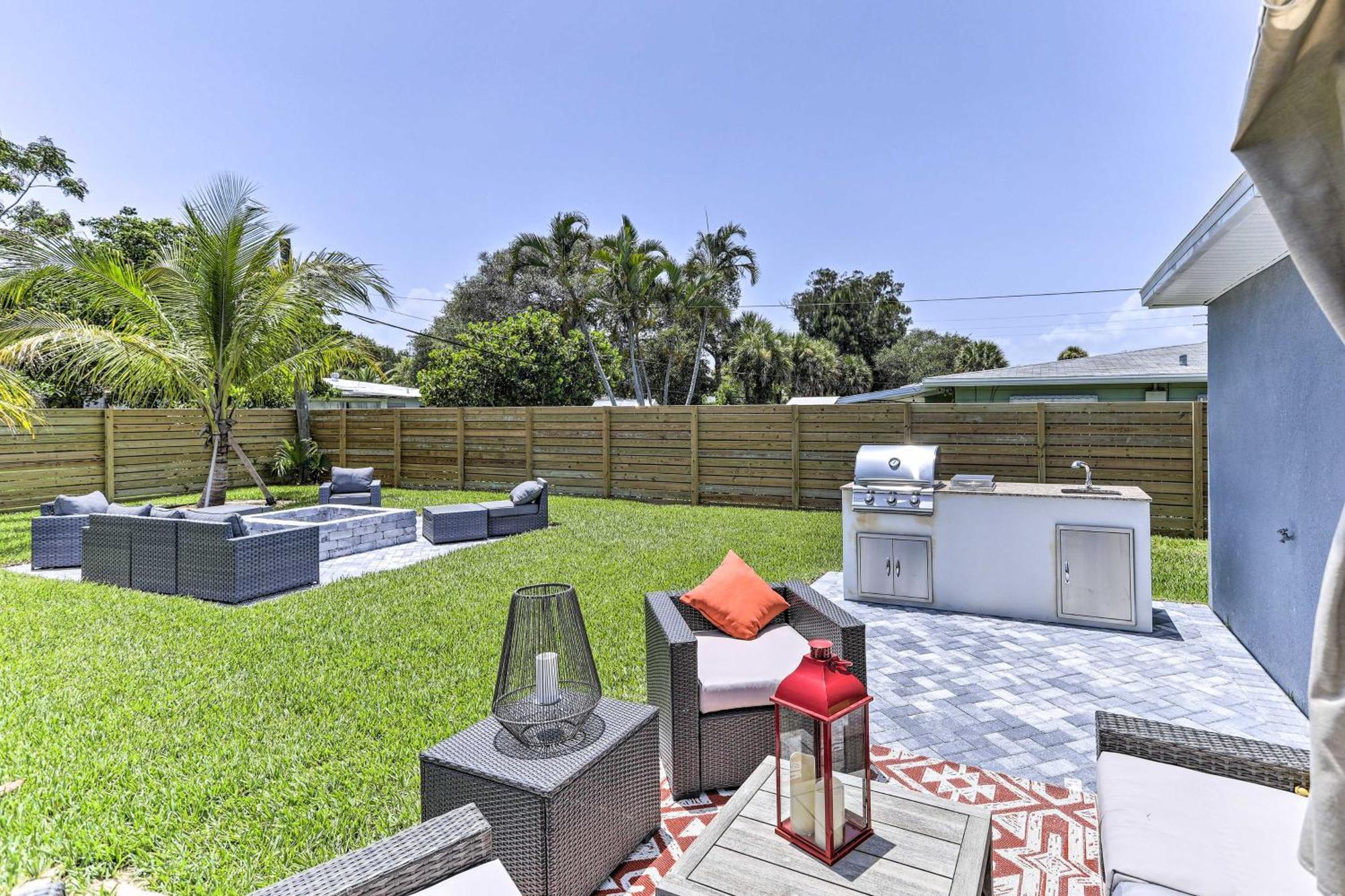 Beach House With Outdoor Kitchen, Walk To Coast Cocoa Beach Eksteriør bilde